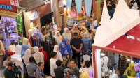 Bupati Luwu Kunjungi Stand Dekranasda pada HUT ke-46 Dekranas di Makassar