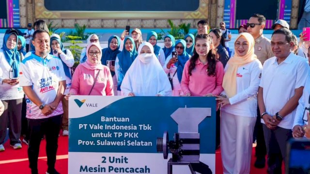 Ketua Dekranasda Luwu Meriahkan Jalan Sehat Anti Mager pada Rangkaian HUT Dekranas ke-46 dan HKG PKK ke-54