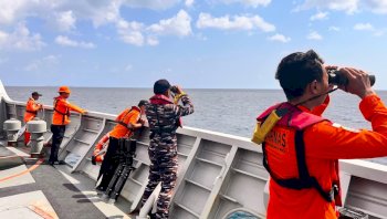KRI Marlin-877 Dikerahkan Cari Korban KLM Nurul Salsa 01 Tenggelam di Perairan Selayar, 16 Orang Masih Dalam Pencarian