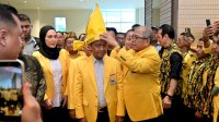 IAS Sematkan Passapu kepada Ketum Golkar Bahlil Lahadalia, Simbol Penghormatan dan Kearifan Budaya Sulsel