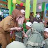 Bawa Cokelat di Setiap Kunjungan, Cara Sederhana Bupati Andi Ina Hadirkan Kenangan Indah bagi Anak-anak Barru