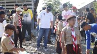 Bukan Sekadar Bersih Pantai, Pramuka Barru Tanamkan Semangat Pengabdian di Polejiwa