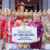 Gubernur Sulsel Serahkan Bantuan Rp7 Miliar untuk Tana Toraja, Ada Traktor hingga Hibah Rumah Ibadah