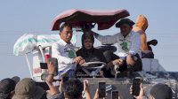 Masih Kelas 4 SD, Fadil Sudah Jadi Petani Modern: Punya Sawah hingga Bisa Operasikan Combine Harvester