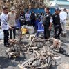 Wabup Nurkanaah Serahkan Santunan untuk Dua Keluarga Korban Kebakaran di Teteaji