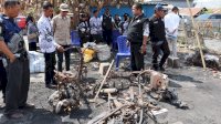 Wabup Nurkanaah Serahkan Santunan untuk Dua Keluarga Korban Kebakaran di Teteaji