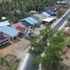 Tinjau Pembangunan Jalan  Ujung Lamuru&ndash;Palattae, Warga Menangis di Hadapan Gubernur