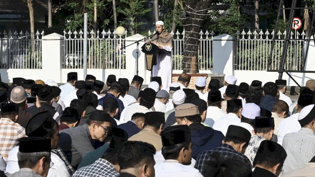Di Tengah Kemarau Panjang, Gubernur Andi Sudirman Bersama Ribuan Warga Gelar Salat Istisqa