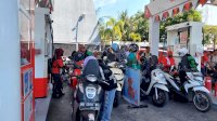Ada Apa dengan BBM di Sulsel? Sebulan Warga Makassar &ldquo;Berdamai&rdquo; dengan Antrean Panjang di SPBU