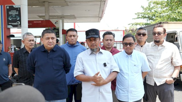Turun ke SPBU Pettarani, Appi Dengarkan Keluhan Warga dan Desak Pelayanan BBM Dipercepat