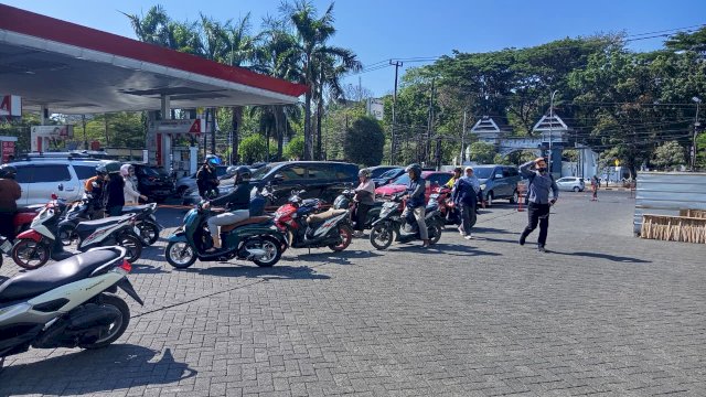 Pertamina Janji Urai Antrean BBM Makassar, 15 SPBU Mulai Landai
