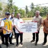 Atasi Kekeringan di Musim Tanam Sela, Gubernur Sulsel Serahkan 10 Pompa Ponton untuk Petani Pinrang
