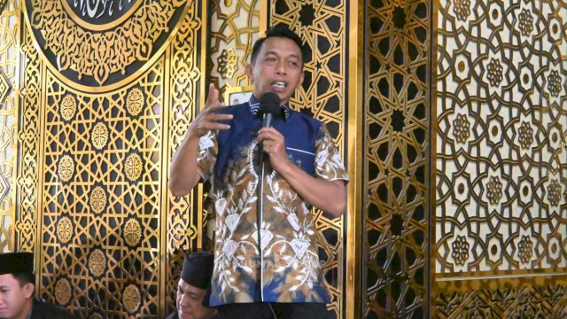 Usai Salat Jumat, Syaharuddin Alrif Duduk Bersama Warga Bila Riawa Serap Aspirasi