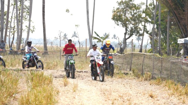 Sawah Pascapanen Disulap Jadi Arena Balap, Pesta Panen Sipodeceng Makin Unik