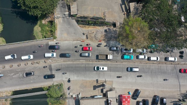 Usai Drainase Rampung, 800 Meter Jalan Aroepala Makassar Diaspal Lapis Kedua