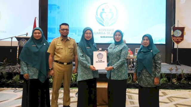 Perkuat UMKM Kader, Melinda Aksa Lantik Pengurus Koperasi Konsumen Keluarga Sejahtera