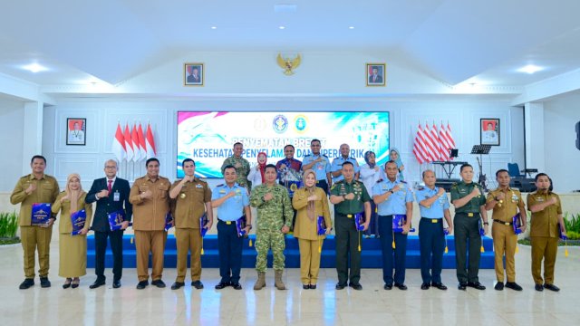 Wagub Sulsel Terima Brevet Kehormatan Kesehatan Penyelaman dan Hiperbarik