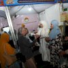 Pj Ketua DWP Sulsel Borong Dagangan UMKM Perempuan, Lalu Bagikan kepada Warga