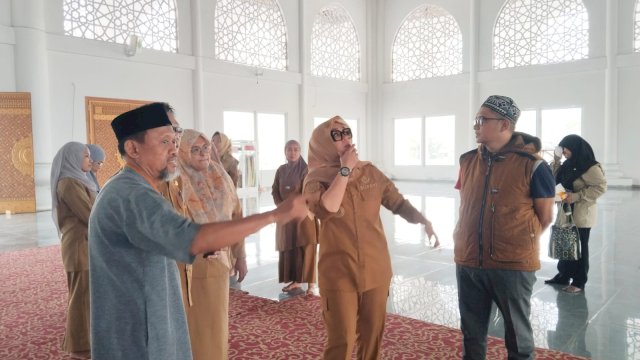 Bupati Andi Ina Tinjau Masjid Raya Barru, Fasilitas Wudu hingga Halaman Jadi Perhatian
