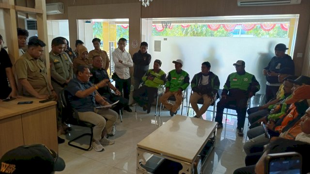 Ratusan Ojol Demo di DPRD Sulsel, Minta Pengecualian Aturan Ganjil-Genap BBM
