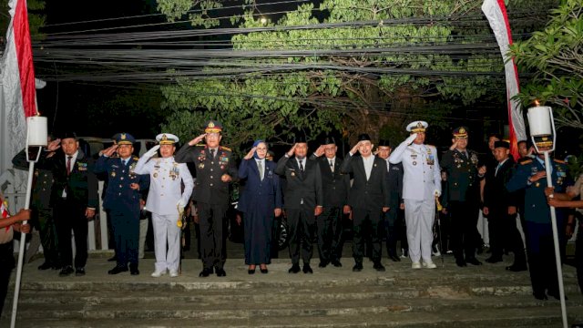Saat Kota Terlelap, Mereka Datang Mengingat Para Pahlawan: Renungan Suci HUT ke-81 Kemerdekaan di TMP Panaikang