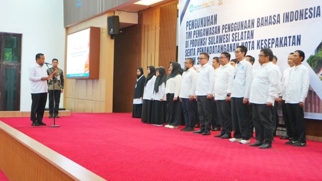 Gubernur Sulsel Kukuhkan Tim Pengawasan Bahasa, Bahasa Indonesia Dijaga, Bahasa Daerah Tak Boleh Hilang
