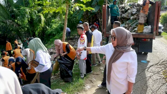 Bupati Barru Tinjau Rabu Bersih, Soroti Sungai Dijadikan Tempat Sampah