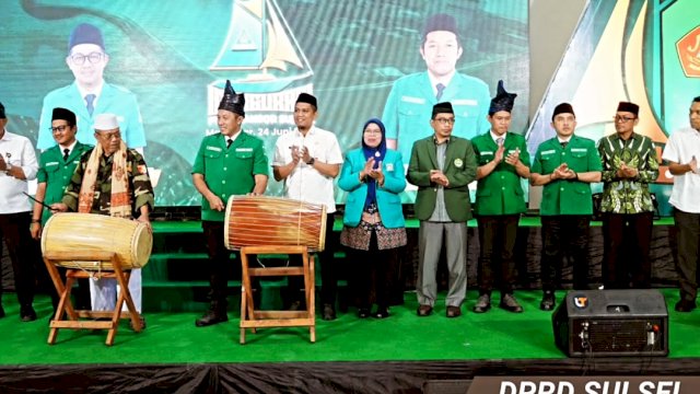 Wakil Ketua DPRD Sulsel Hadiri Inaugurasi dan Pelantikan PW GP Ansor Sulsel Masa Khidmat 2026&ndash;2.heic