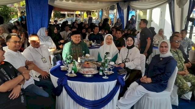 Anggota DPRD Kota Makassar Hj Umiyati saat mendampingi Wali Kota Makassar Munafri Arifuddin meresmikan Kantor Unit Pelayanan Parkir (UPP) Anjungan Pantai Losari, Jumat (11/9/2026).