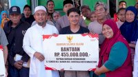 Gubernur Sulsel Serahkan Bantuan untuk 245 Korban Kebakaran Kandea Makassar