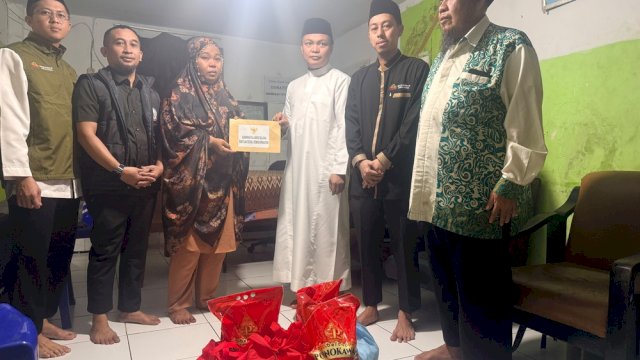 Gubernur Sulsel Salurkan Bantuan untuk Keluarga Anak Korban Tenggelam di Pantai 99 Kubah