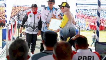 Porsenijar PGRI Sulsel 2026 Dibuka, Bupati Barru Turun Langsung Pimpin Defile Kontingen