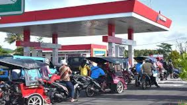 Antrean BBM Mengular, Gubernur Sulsel Perketat Pengawasan: Kendaraan Nakal Terancam Diblokir